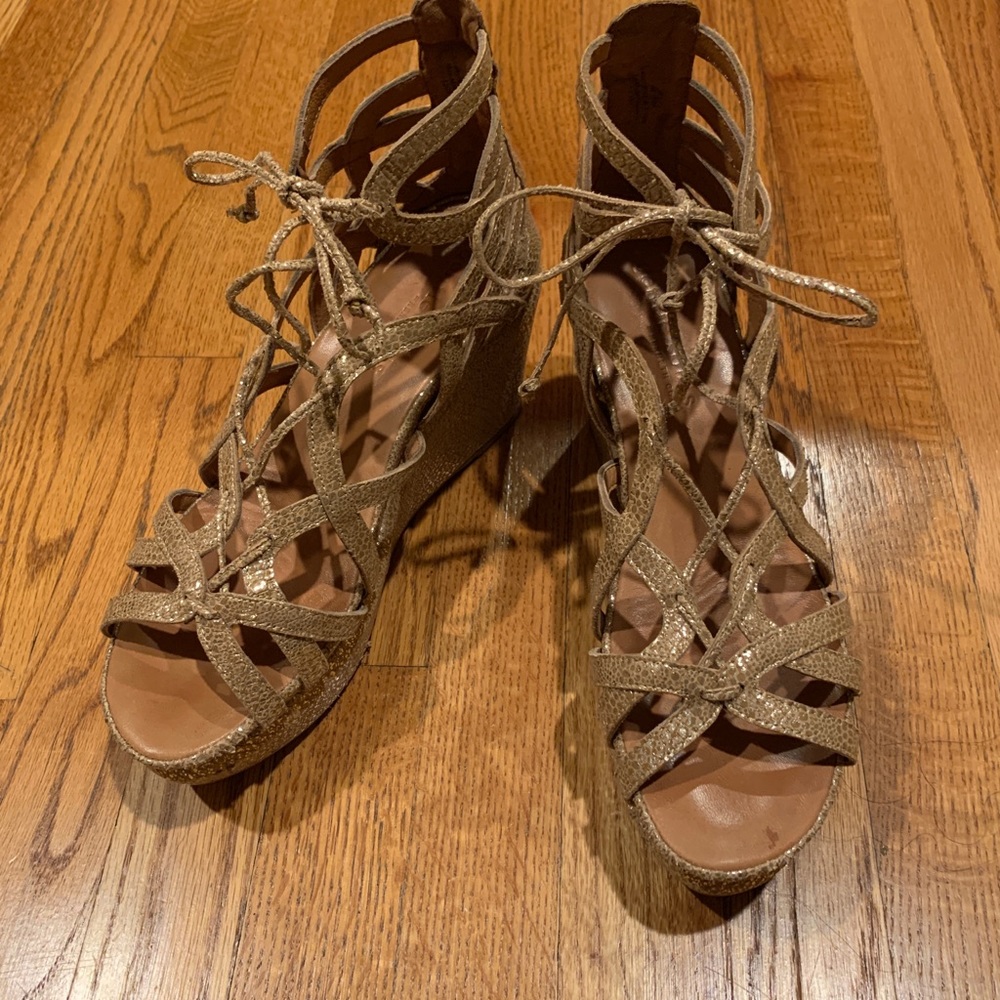 Platform sandals